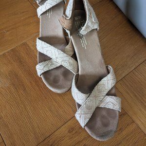 Size 10, Toms cork wedges with Beige patterned canvas straps